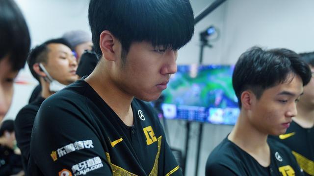 尔出现的小 尔出现的小