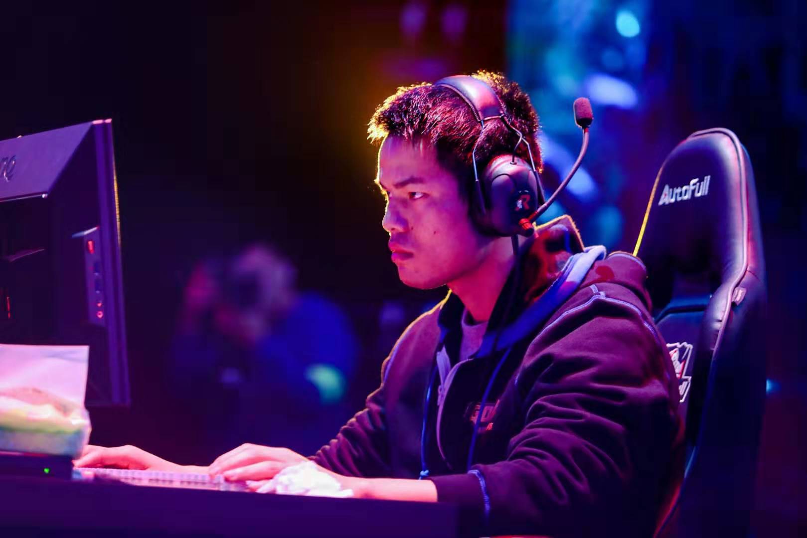 仅让他成为 仅让他成为